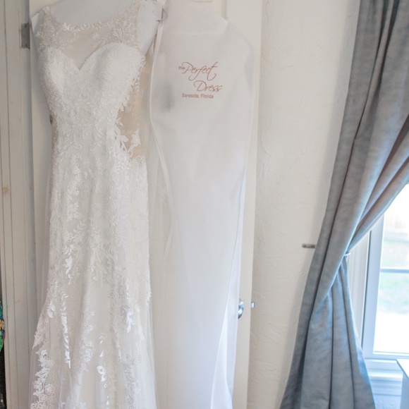 Wedding Dress + Veil (originally $1,784) DESIGNER - Picture 5 of 8